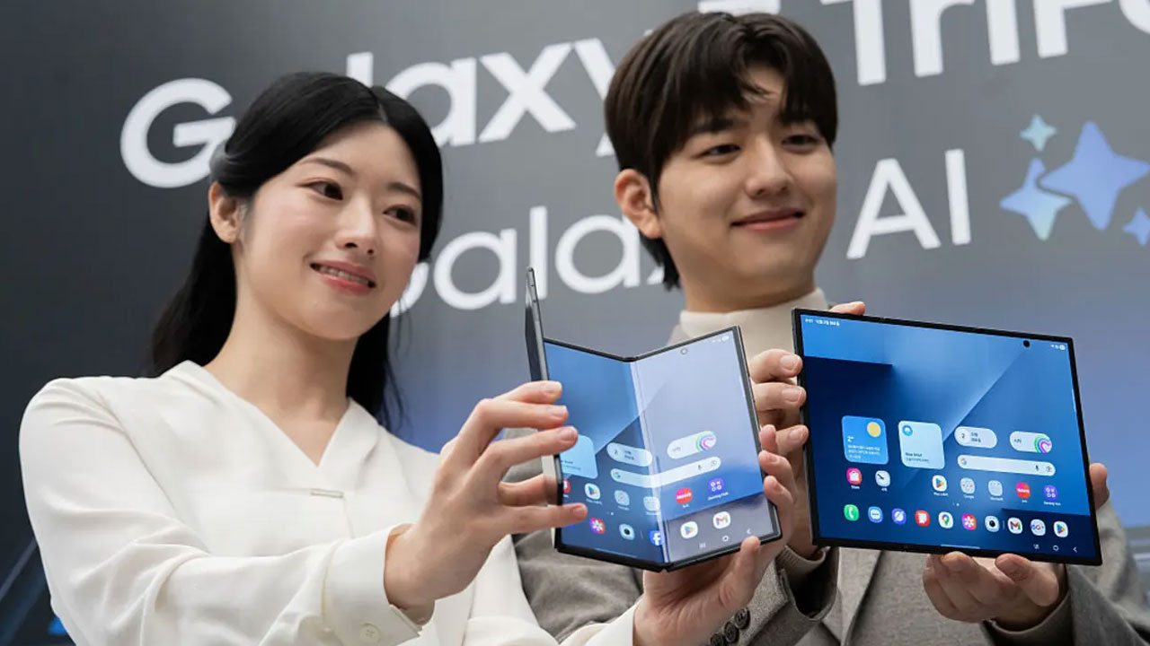 স্যামসাংয়ের মাল্টি-ফোল্ডিং ফোনের আনুষ্ঠানিক আত্মপ্রকাশ