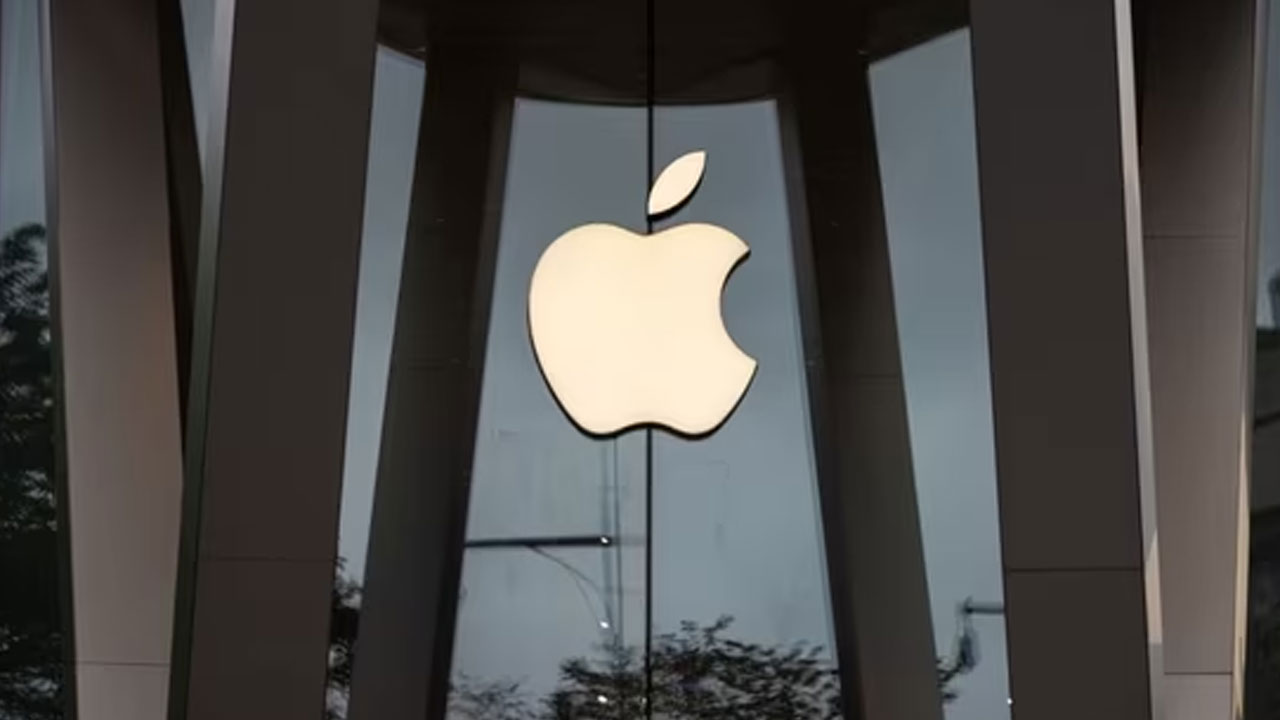 কৃত্রিম বুদ্ধিমত্তার দৌড়ে নামছে অ্যাপল, নতুন রূপে সাজছে সিরি