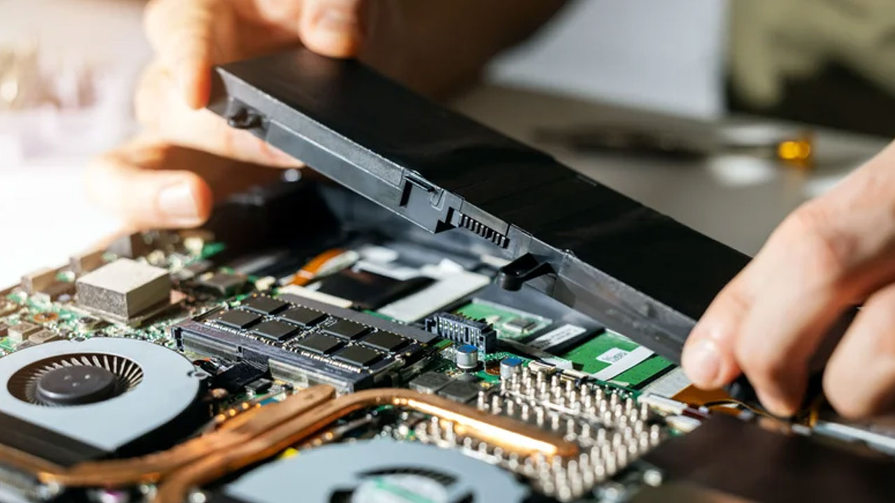 ব্যাটারি ছাড়া ল্যাপটপ ব্যবহার করা কি সম্ভব, কতটা নিরাপদ?