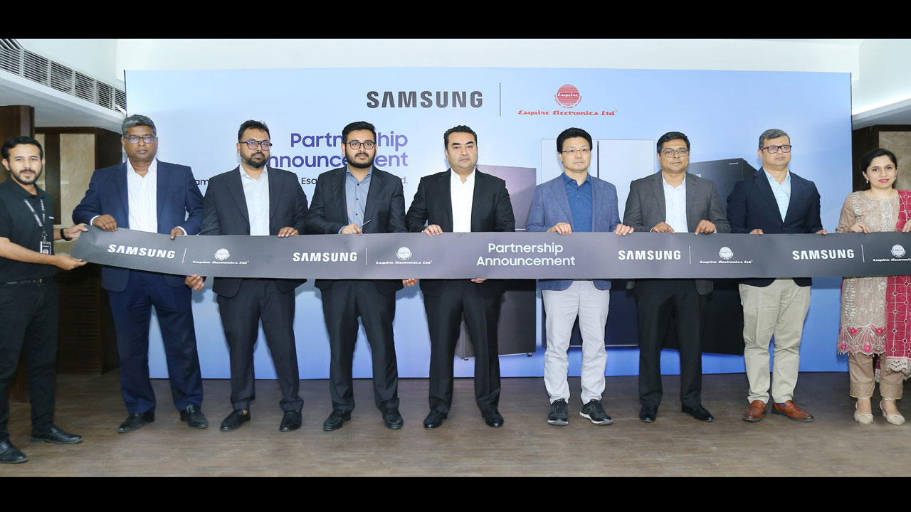 দেশে স্যামসাংয়ের প্রযুক্তিপণ্য পাওয়া যাবে এসকোয়্যার ইলেকট্রনিকসে