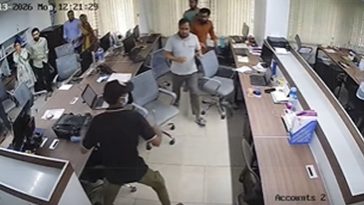 চট্টগ্রামে ২ কোটি টাকা চাঁদা না পেয়ে আইএসপি কার্যালয়ে হামলা-লুট