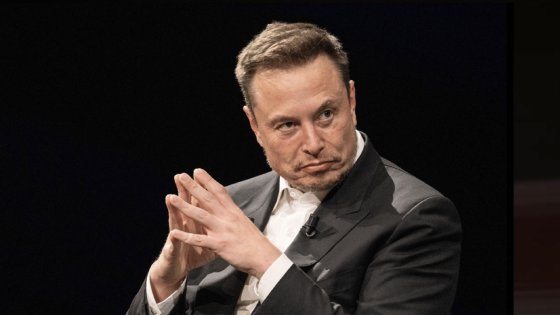 ইলন মাস্ককে সবক্ষেত্রে ‘সেরা’ বলছে গ্রোক, নতুন বিতর্কে এআই