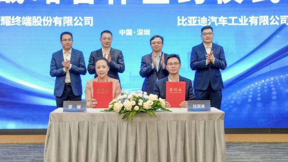 এআই প্রযুক্তিনির্ভর স্মার্ট মোবিলিটির উন্নয়নে একসাথে অনার ও বিওয়াইডি