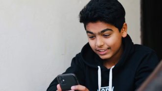 হোয়াটসঅ্যাপে শিশুর অ্যাকাউন্ট নজরদারি করবেন যেভাবে