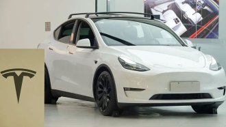 সেলফ ড্রাইভ প্রযুক্তিতে বড় পরিবর্তনের ইঙ্গিত টেসলার