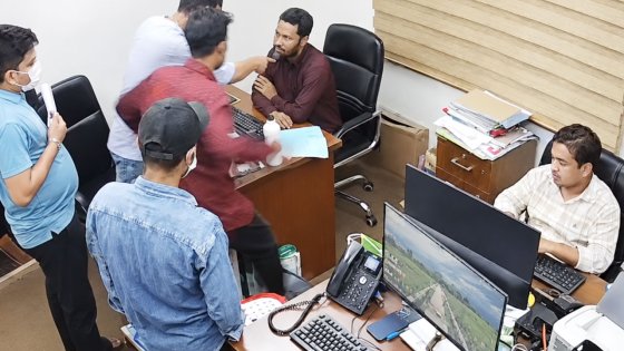 মোহাম্মদপুরে ডট ইন্টারনেটের কার্যালয়ে হামলা ও লুট, আহত ২